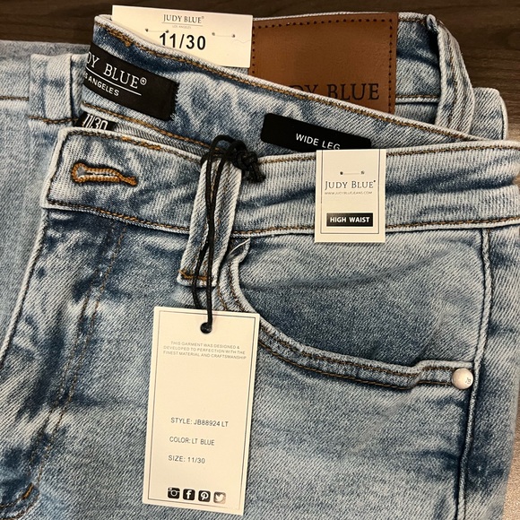 The Rosie from Judy Blue: High-Rise Cargo Wide Denim
11-NWT, never worn. - Picture 1 of 3